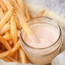 Πατάτες Τηγανητές με Sauce