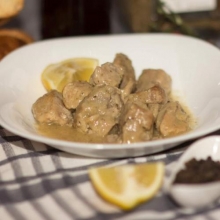 Μοσχαράκι Λεμονάτο με Πουρέ