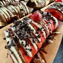 Crepe Roll Κρέμα Βανίλια, Φρέσκια Φράουλα και Μπισκότο Oreo