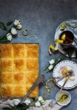Γλυκό Ταψιού Τρίγωνο με Καρύδι (κιλό)