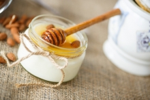 Γιαούρτι με Granola, Κομμάτια Σοκολάτα και Μέλι