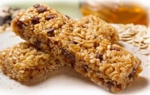 Μπάρα Δημητριακών με Σοκολάτα - Φράουλα και Φουντούκι