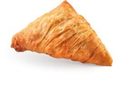 Τρίγωνη Πατσαβουρόπιτα με Σπανάκι, Χόρτα και Μυζήθρα Κρήτης