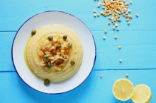 Φάβα με Ψιλοκομμένο Απάκι