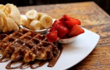 Βάφλα με Κρέμα Ζαχαροπλαστικής, Nutella, Αμύγδαλο και Ζάχαρη Άχνη