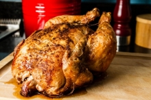 1 Ολόκληρο Κοτόπουλο Σούβλας + 1 Συνοδευτικό + 1 Μεσαία Σαλάτα