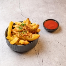 Πατάτες Τηγανητές με Cheddar, Μπέικον και Παρμεζάνα