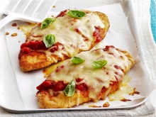 Chicken Σνίτσελ με Κόκκινη Σάλτσα