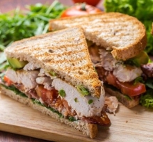 Club Sandwich με Ψωμάκια του Τοστ Γύρος Κοτόπουλο