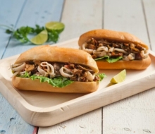 Ψωμάκι Λουκάνικο Πεπερόνε