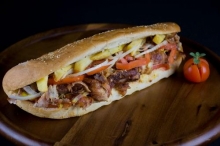 Σάντουιτς XL με Λουκάνικο Γεμιστό