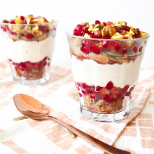 Γιαούρτι με Φρούτα, Granola και Μέλι