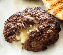 Μπιφτέκι Χοιρινό Γεμιστό με 2 Τυριά Μερίδα