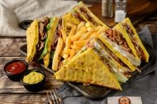 Pizza Club Mega με Μπούτι Κοτόπουλο
