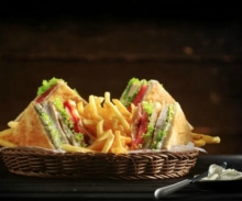 1 Club Sandwich + 1 Αναψυκτικό 330ml επιλογής