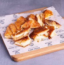 2 Μερίδες Αλμυρή Μπουγάτσα επιλογής + 1 Μερίδα Μπουγάτσα Κρέμα