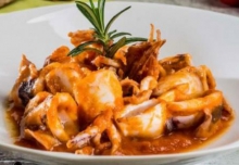 Καλαμαράκια Κοκκινιστά με Πένες