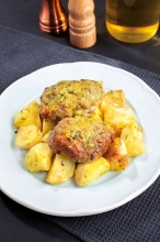 Μπιφτέκι Φούρνου με Πατάτες