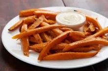 Γλυκοπατάτες με Cheddar Sauce