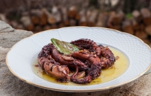 Χταπόδι Κοκκινιστό με Αγριόρυζο