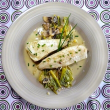 Φιλέτο Φρέσκου Ψαριού με Κρεμά Καρότου και Μυρωδικά