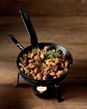 Τηγανιά Μπριζολάκια με Σάλτσα Φέτας