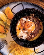 Καβουρμάς με Αυγά και Φρέσκο Κρεμμύδι