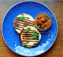 Ταλαγάνι με Chutney Bacon