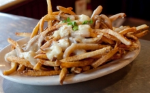 Πατάτες με Σως Γιαουρτιού και Μυρωδικά