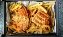 Τηγανιά Κοτόπουλο Καλτσουνόπιτα