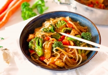 Κοτόπουλο Teriyaki με Λαχανικά και Noodles
