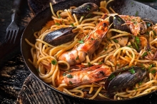 Λιγκουίνι με Θαλασσινά και Κόκκινη Σάλτσα