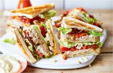 1 Club Sandwich Cordon Bleu + 1 Coca-Cola 330ml