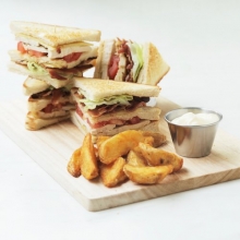 Club Sandwich Χειροποίητο Μπιφτέκι