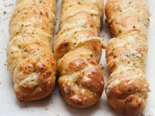 Σκορδόψωμο Γεμιστό