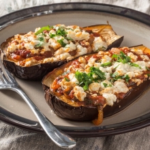 Μελιτζάνα Σκορδότυρο στα Κάρβουνα