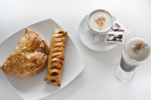 1 Καφές επιλογής + 1 Νερό 500ml + 1 Ζαμπονοκασεερόπιτα