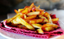 Πατάτες Τηγανητές με Σάλτσα Παραδοσιακό