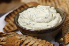 Ροζ Τυροσαλάτα (Χτυπητή)