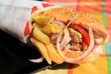 Ψωμάκι Λουκάνικο Χωριάτικο