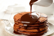 Pancakes με Πραλίνα Φουντουκιού και Φυστικοβούτυρο