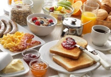 1 Καφές επιλογής + 1 Φυσικός Χυμός Πορτοκάλι + 1 American Breakfast