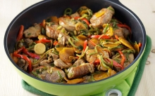 Κοτόπουλο Τηγανιά Κρασάτη με Μανιτάρια και Πιπεριές