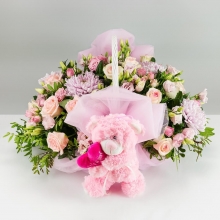 Ανθοσύνθεση για Νεογέννητο Κορίτσι σε Καλάθι