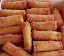 12 Μπουρεκάκια με Τυρί, Ζάχαρη και Κανέλα (6+6 ΔΩΡΟ)