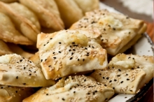 1 Καφές επιλογής + 3 Καλιτσούνια Μυζήθρα