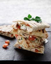 Πρωτεϊνούχο Γεύμα σε 7 Λεπτά: 1 Royal Cottage 200gr + 1 Εξάδα Λαδάκης Farm Αυγά Large 63-73gr + 1 Καραμολέγκος Αξιαγάπητες Τορτίγιες Μεγάλες 6τμχ