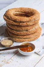 Κουλούρι Θεσσαλονίκης Πολύσπορο με Φιστικοβούτυρο και Μαρμελάδα