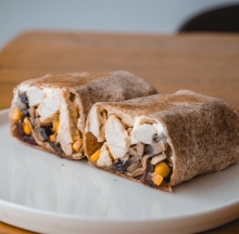 2 Τορτίγιες Κοτόπουλο + 1 Coca-Cola 500ml επιλογής