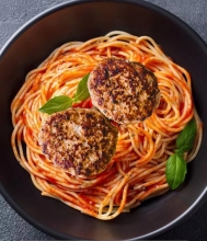 Σπαγγέτι Ολικής με Κόκκινη Σάλτσα και Μπιφτέκια Κοτόπουλο
